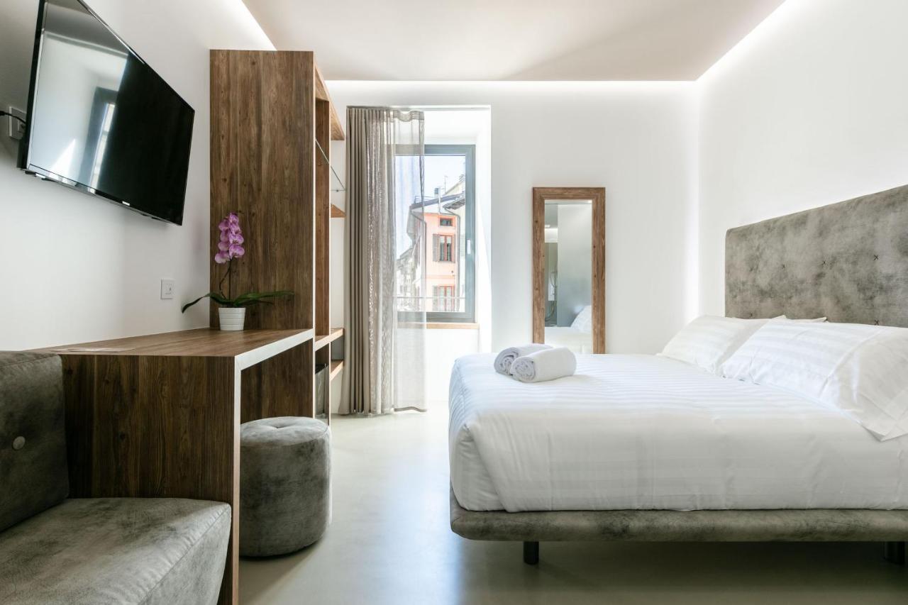 Domus Cavour Rooms&Suites Тирано Екстериор снимка