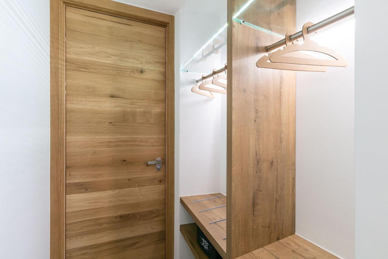 Domus Cavour Rooms&Suites Тирано Екстериор снимка