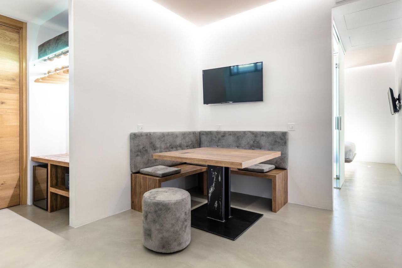 Domus Cavour Rooms&Suites Тирано Екстериор снимка