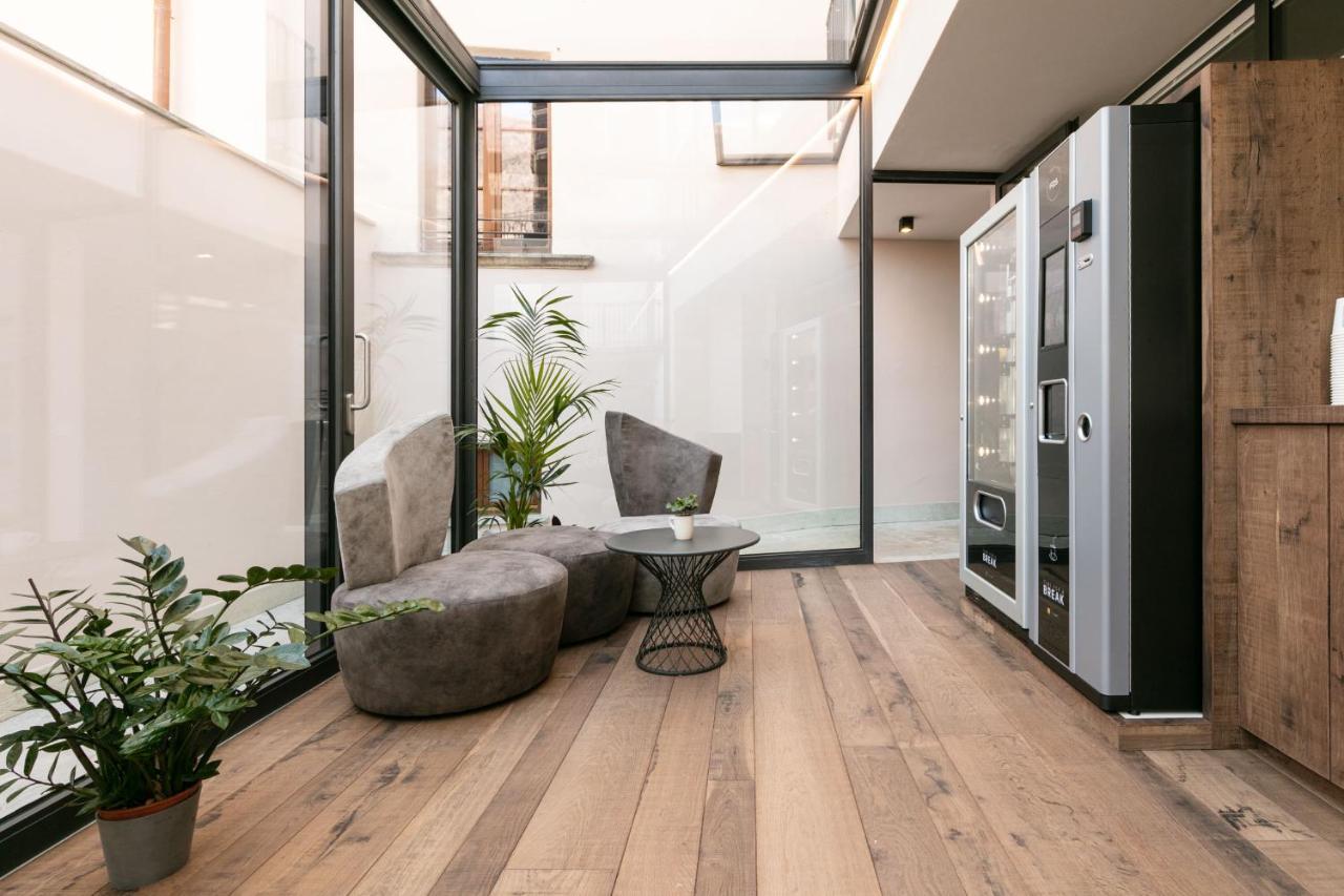 Domus Cavour Rooms&Suites Тирано Екстериор снимка