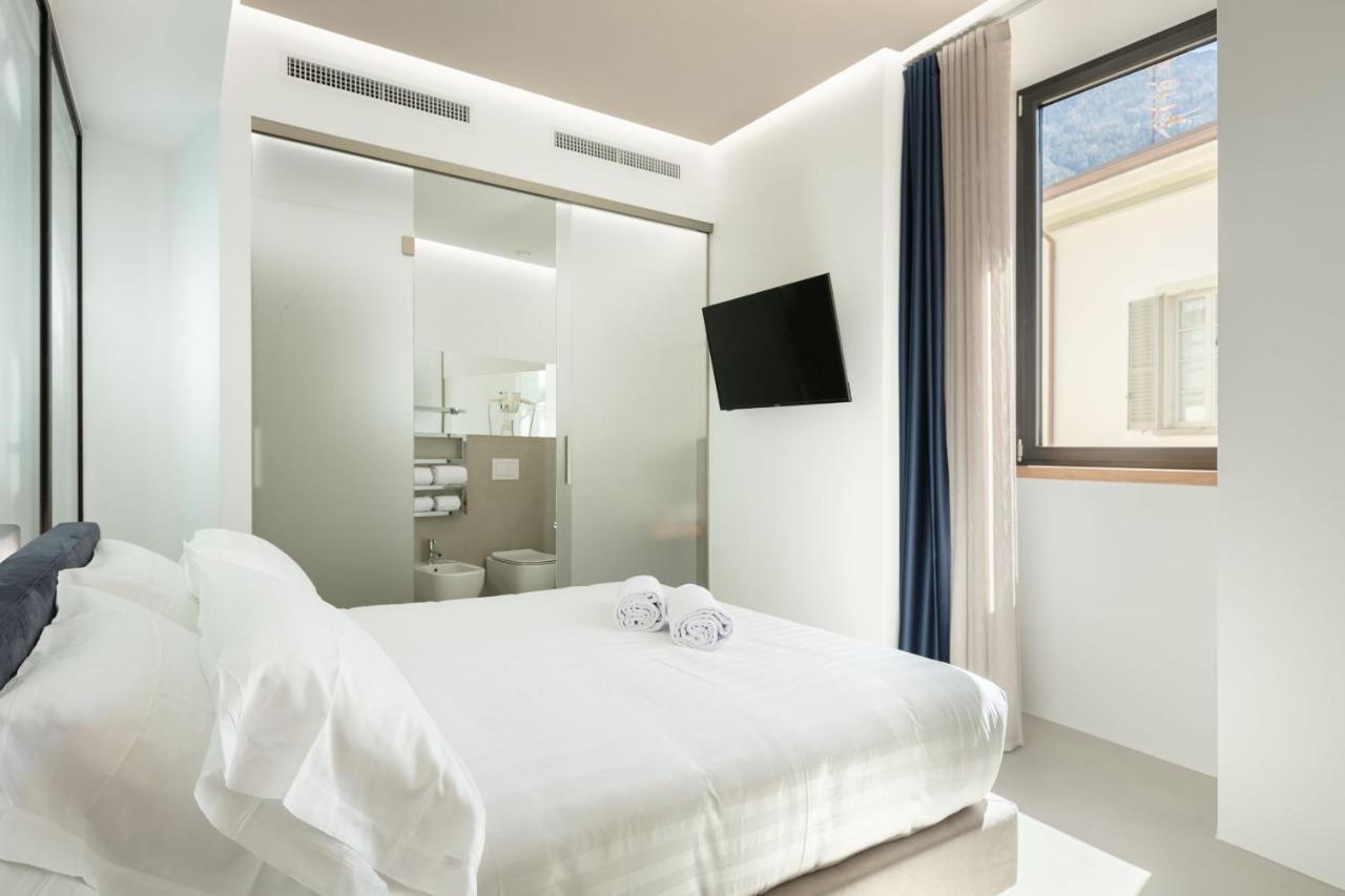 Domus Cavour Rooms&Suites Тирано Стая снимка