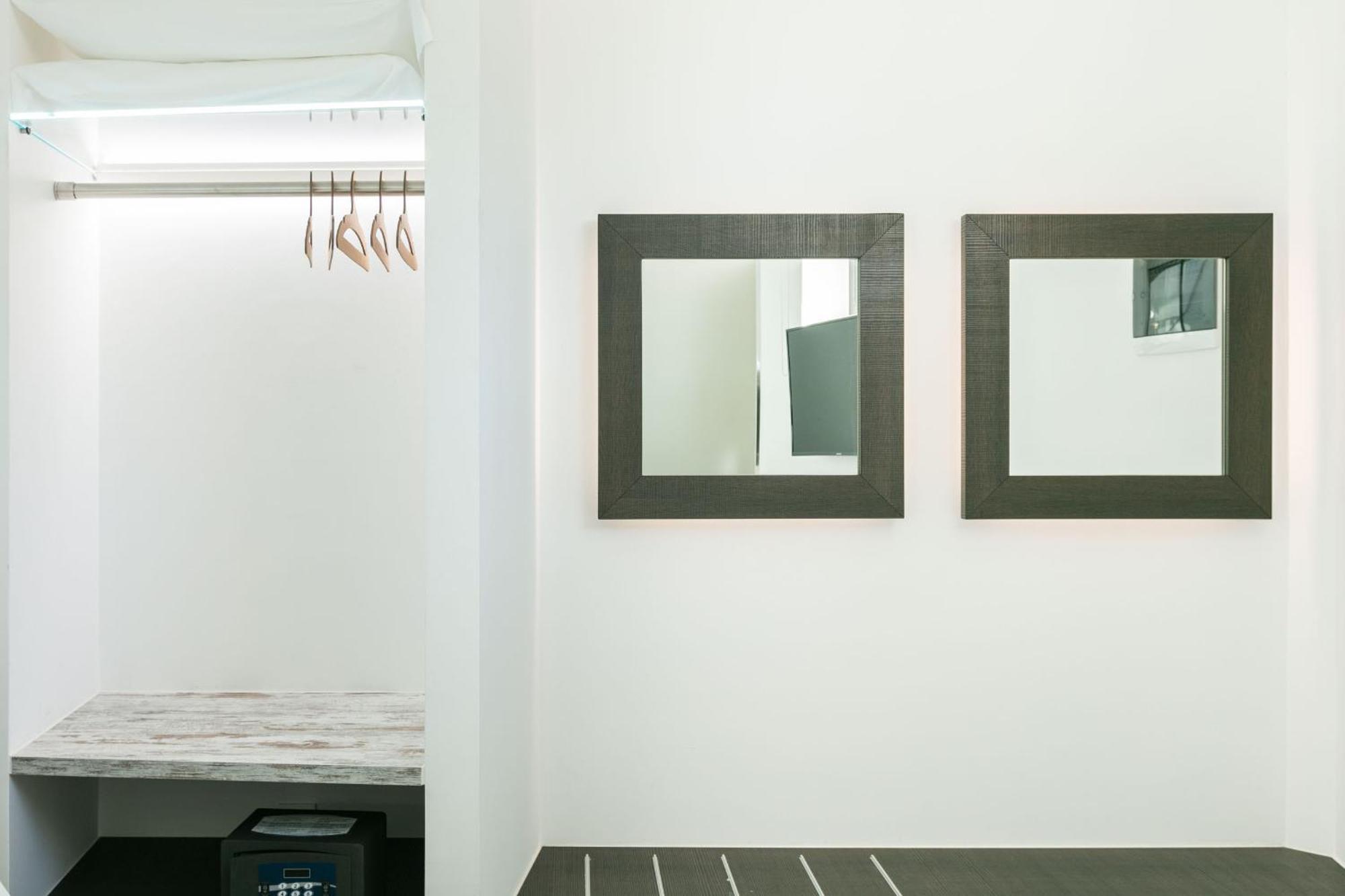 Domus Cavour Rooms&Suites Тирано Стая снимка