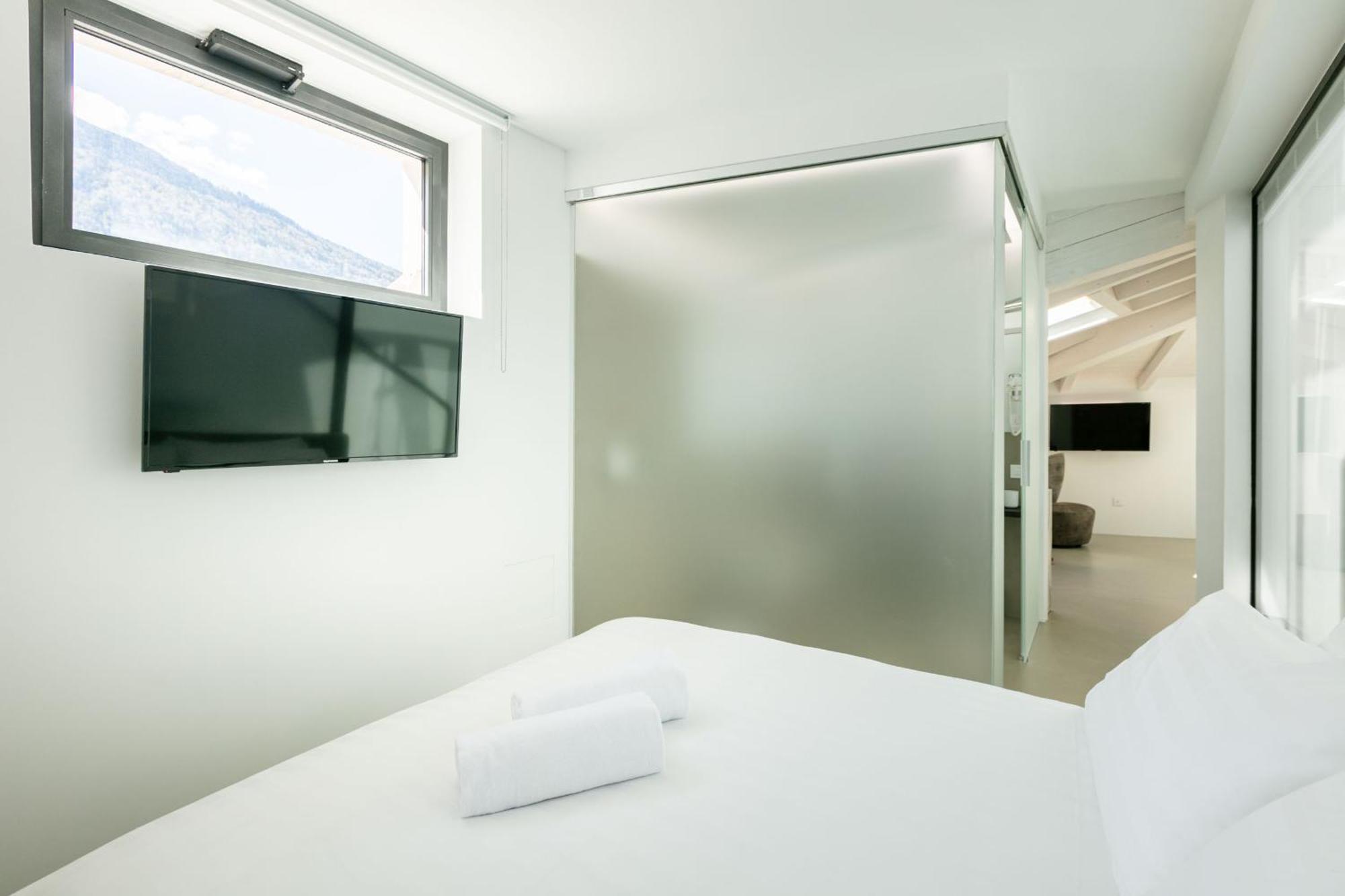 Domus Cavour Rooms&Suites Тирано Стая снимка
