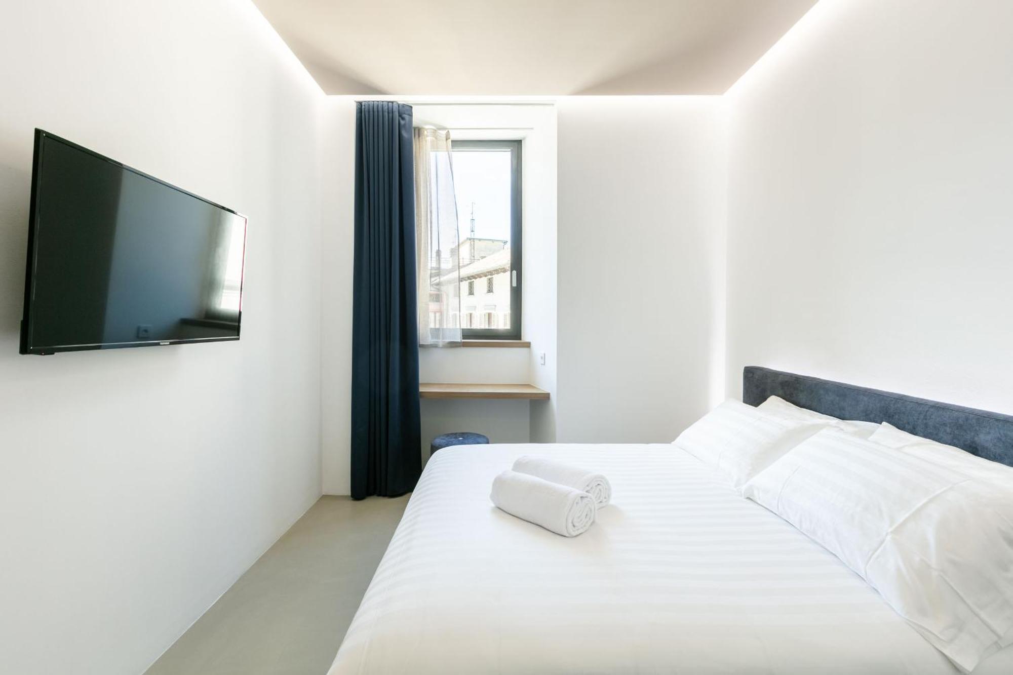 Domus Cavour Rooms&Suites Тирано Стая снимка