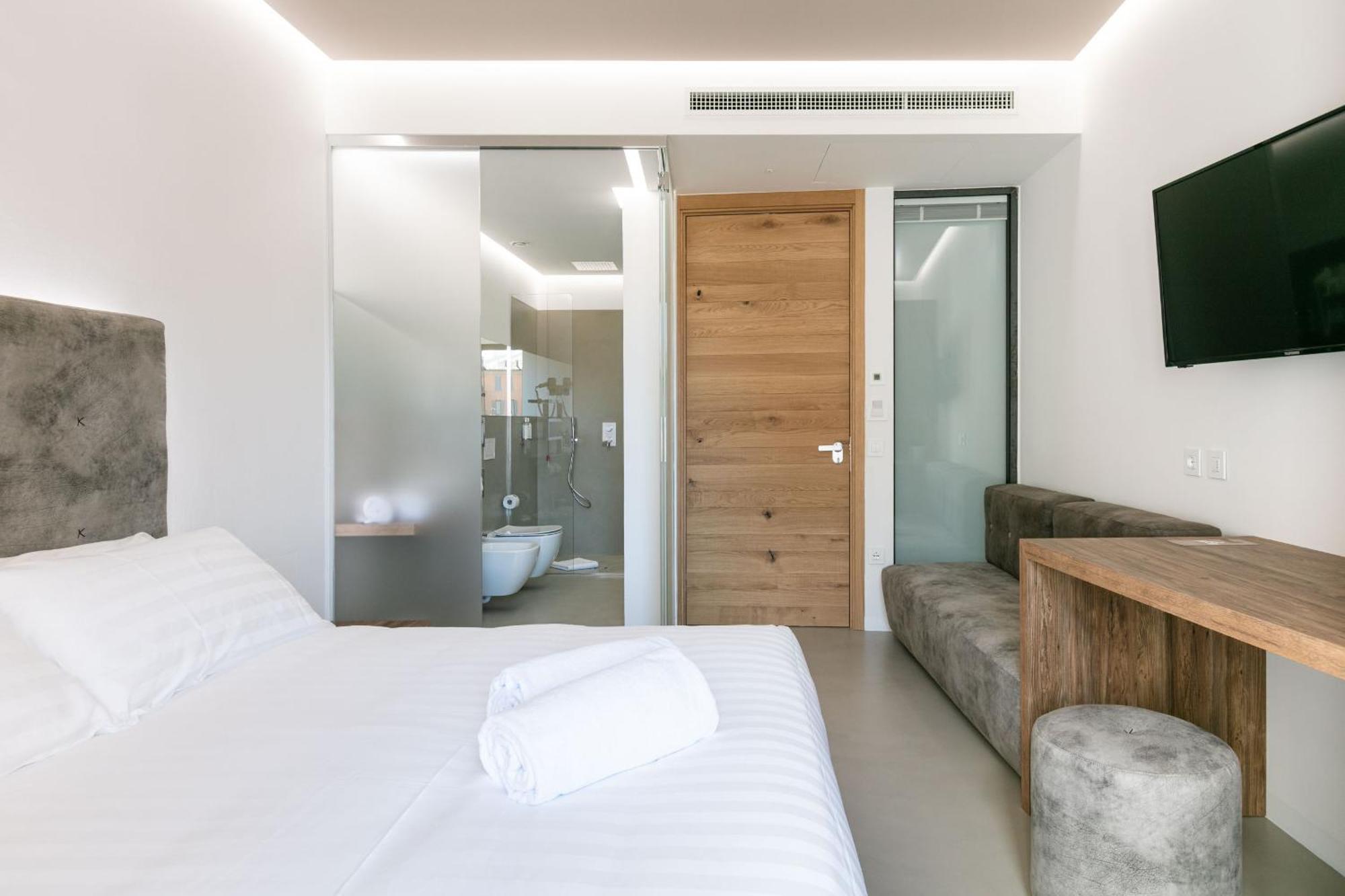 Domus Cavour Rooms&Suites Тирано Стая снимка
