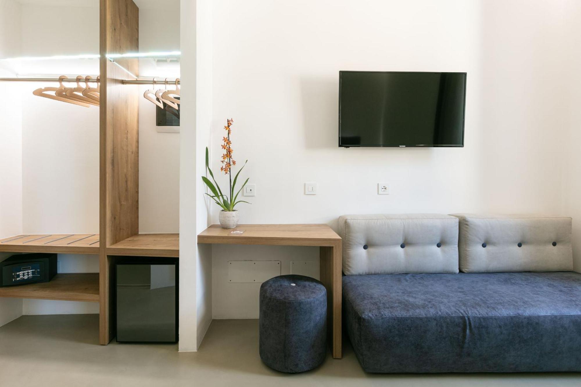 Domus Cavour Rooms&Suites Тирано Стая снимка