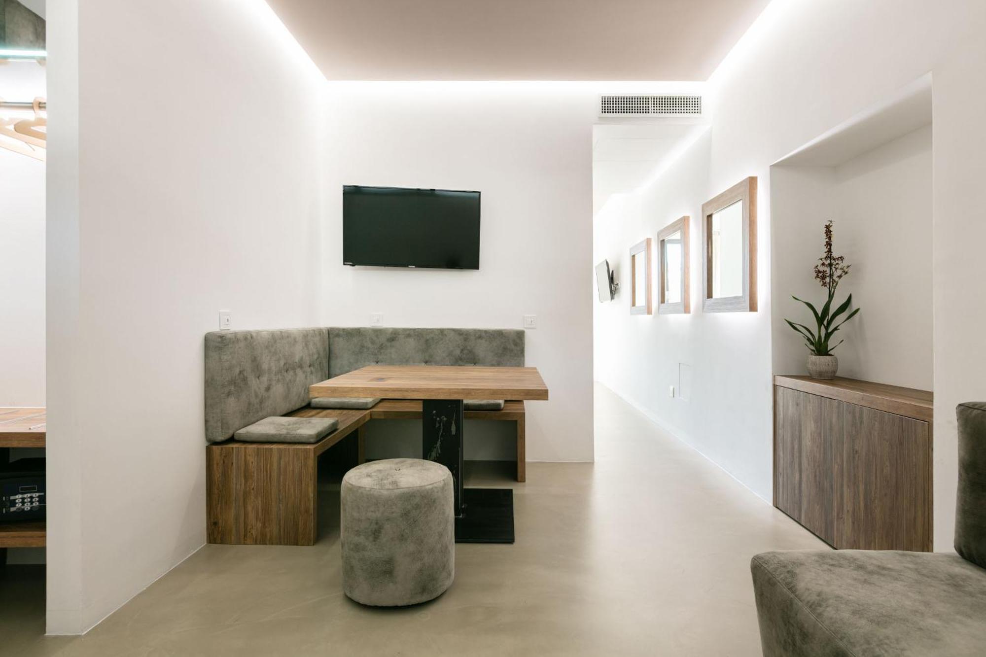 Domus Cavour Rooms&Suites Тирано Стая снимка