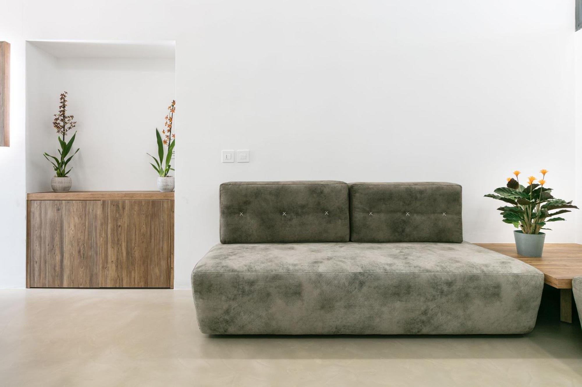 Domus Cavour Rooms&Suites Тирано Стая снимка