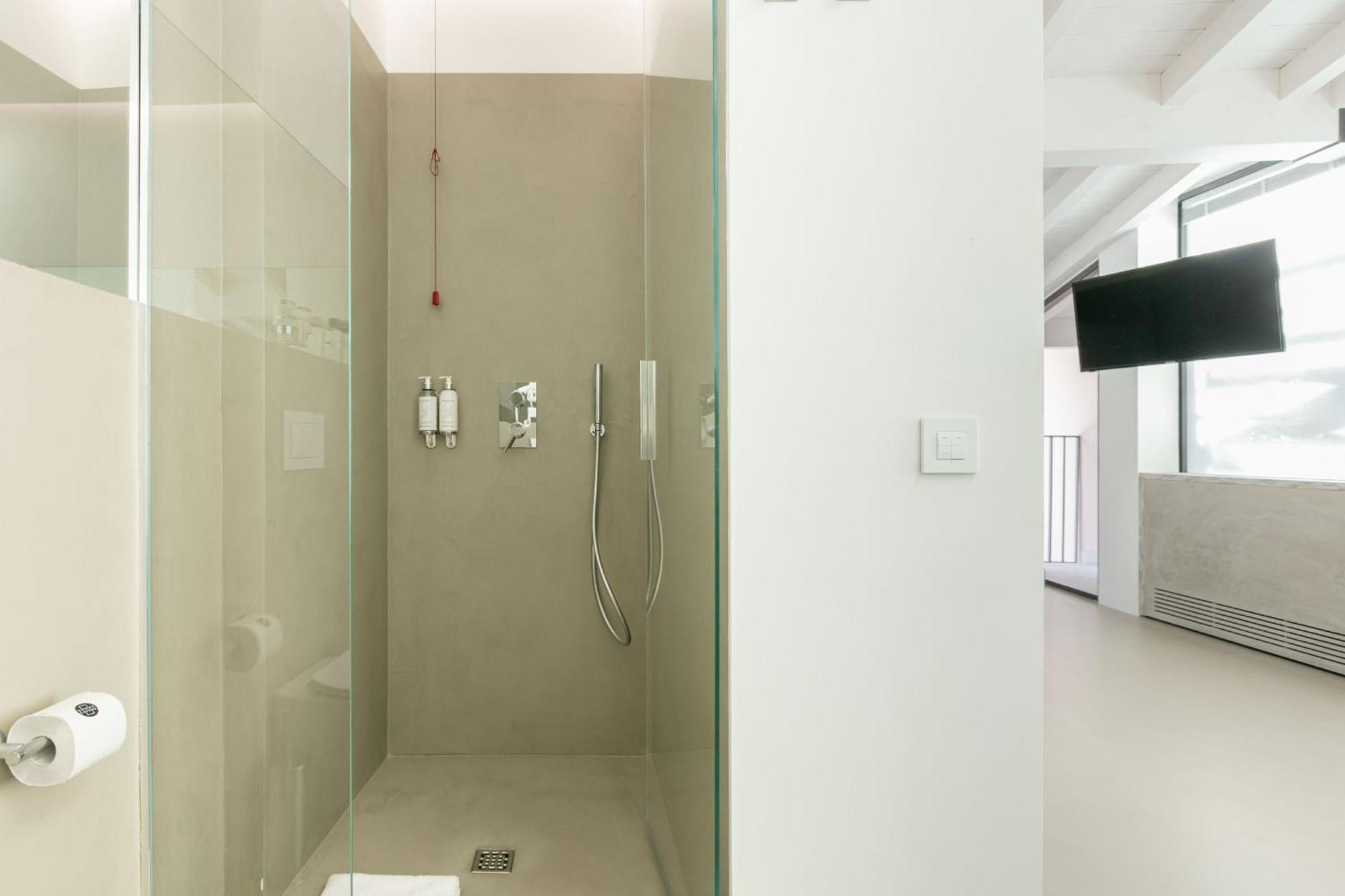 Domus Cavour Rooms&Suites Тирано Стая снимка