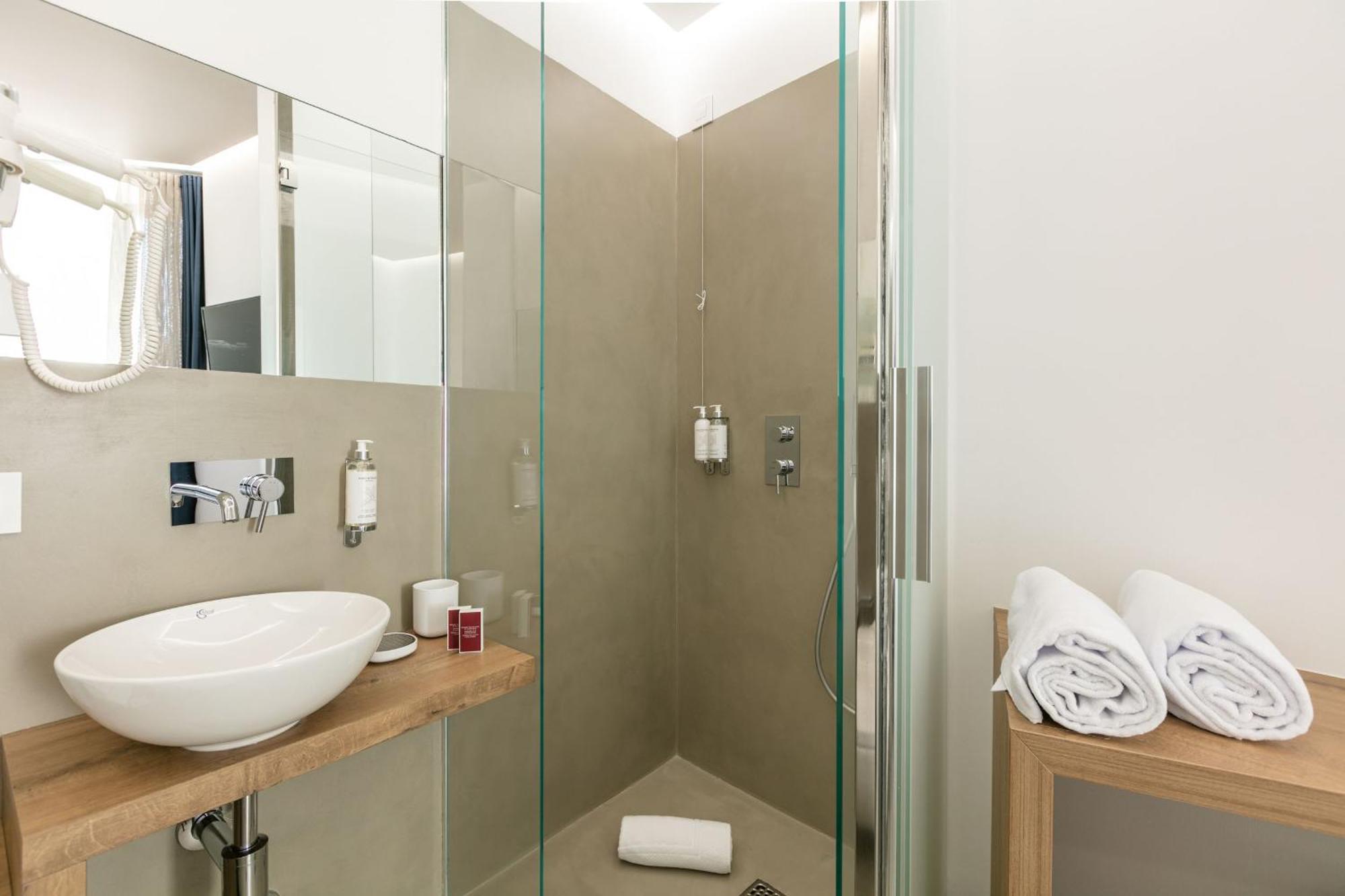 Domus Cavour Rooms&Suites Тирано Стая снимка