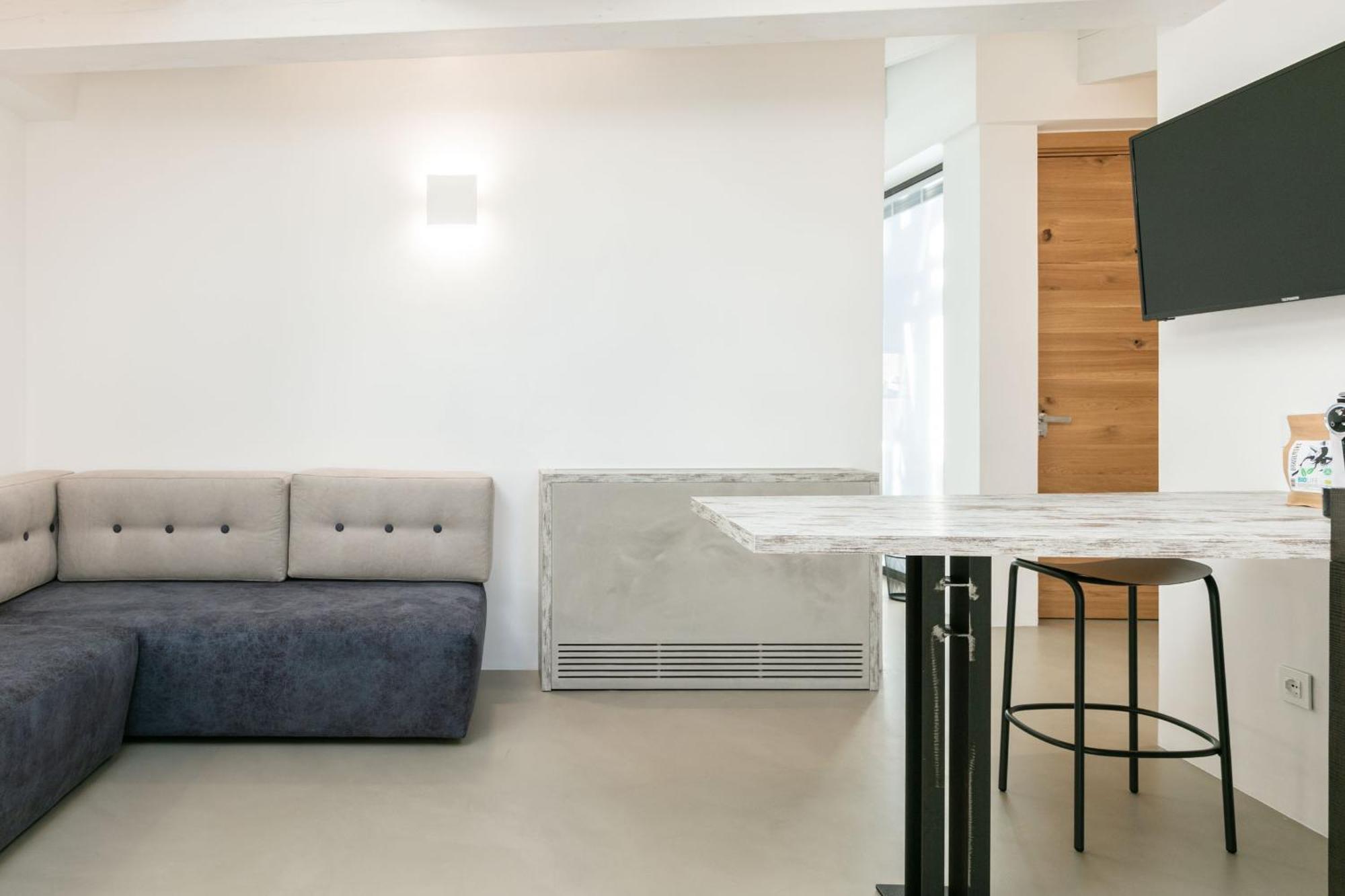 Domus Cavour Rooms&Suites Тирано Стая снимка
