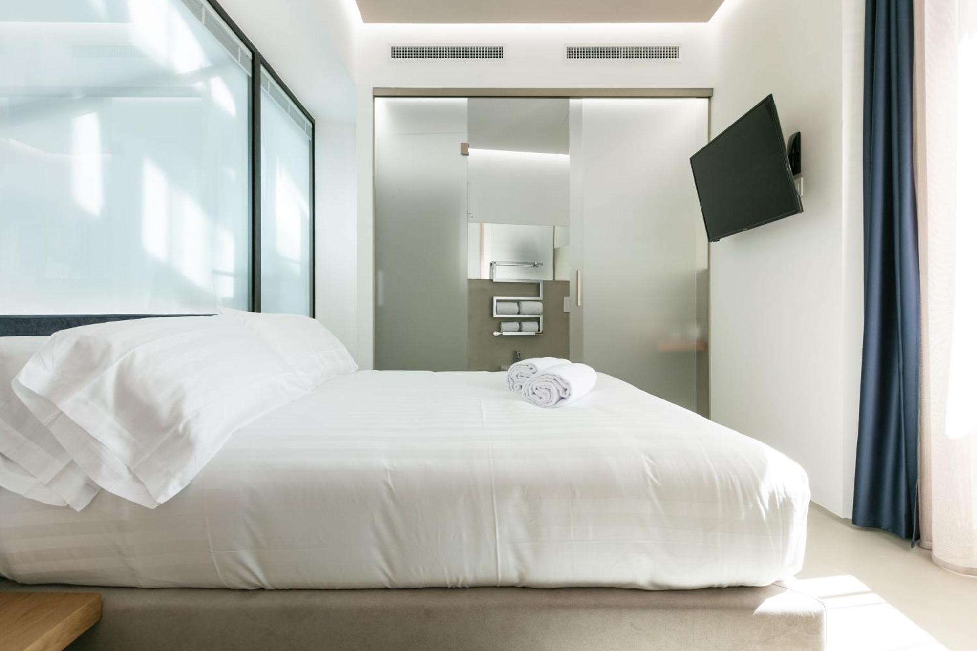 Domus Cavour Rooms&Suites Тирано Стая снимка