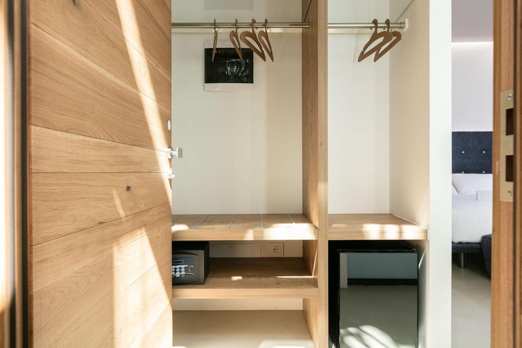 Domus Cavour Rooms&Suites Тирано Стая снимка