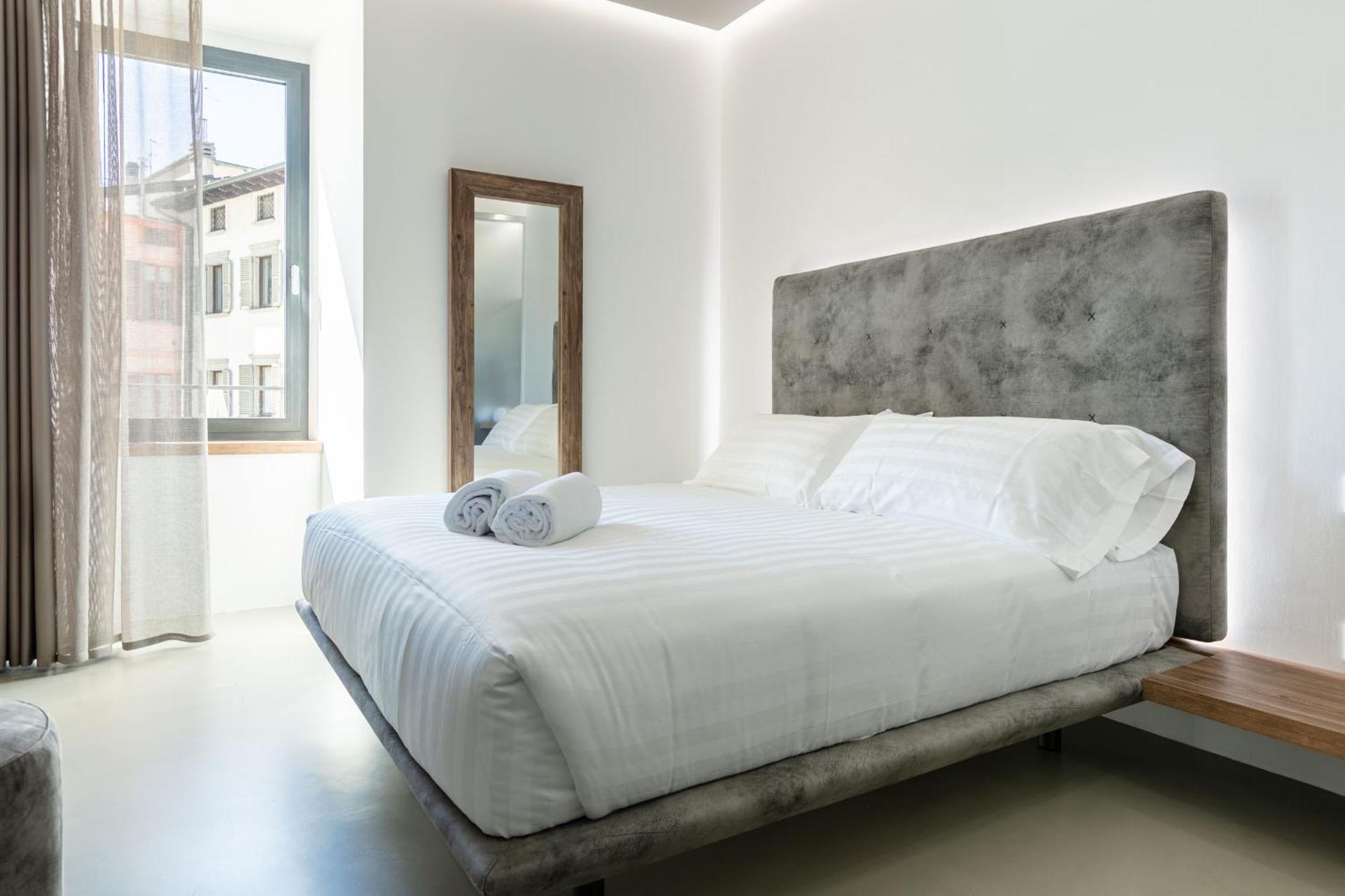 Domus Cavour Rooms&Suites Тирано Стая снимка
