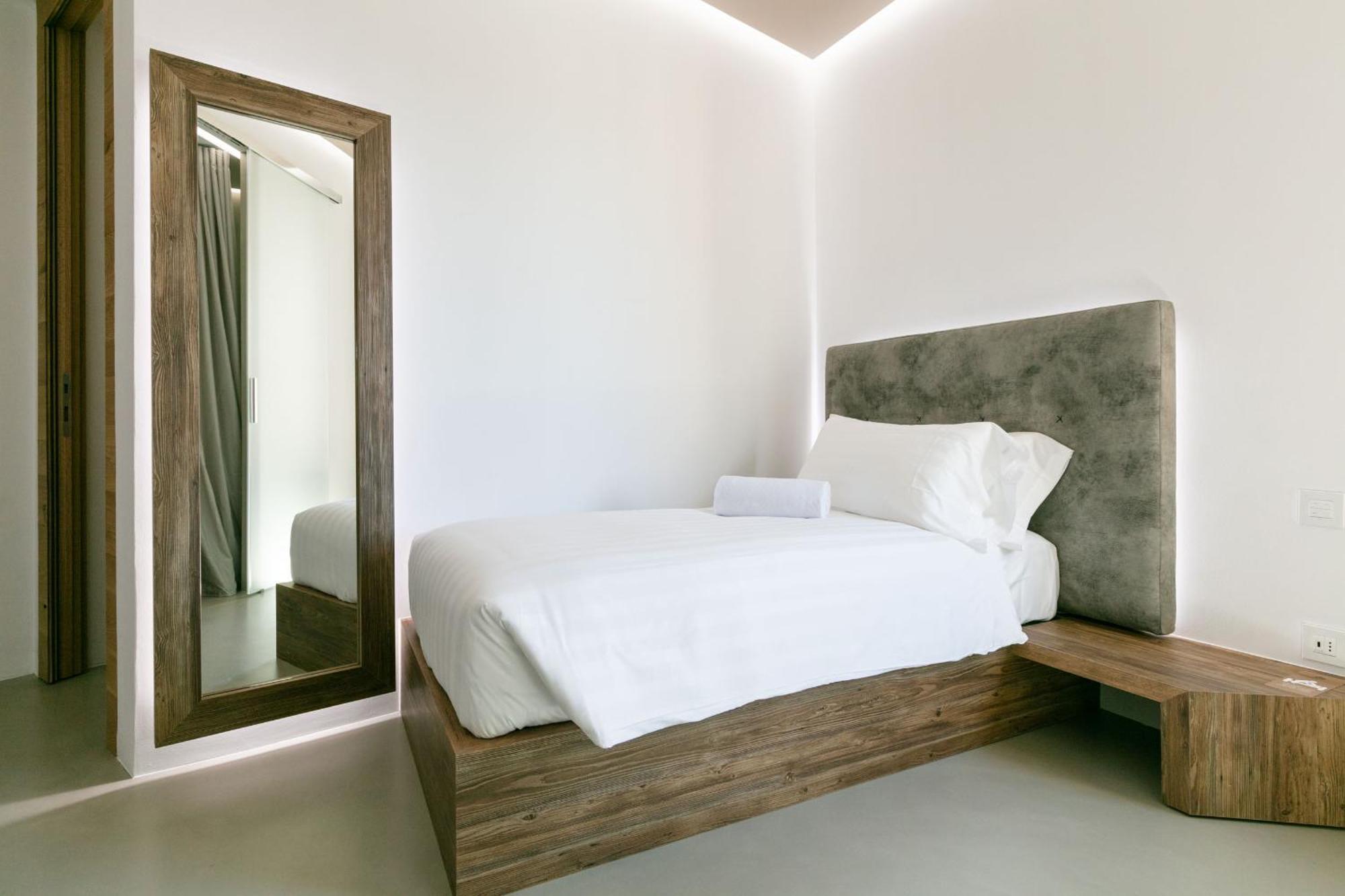 Domus Cavour Rooms&Suites Тирано Стая снимка