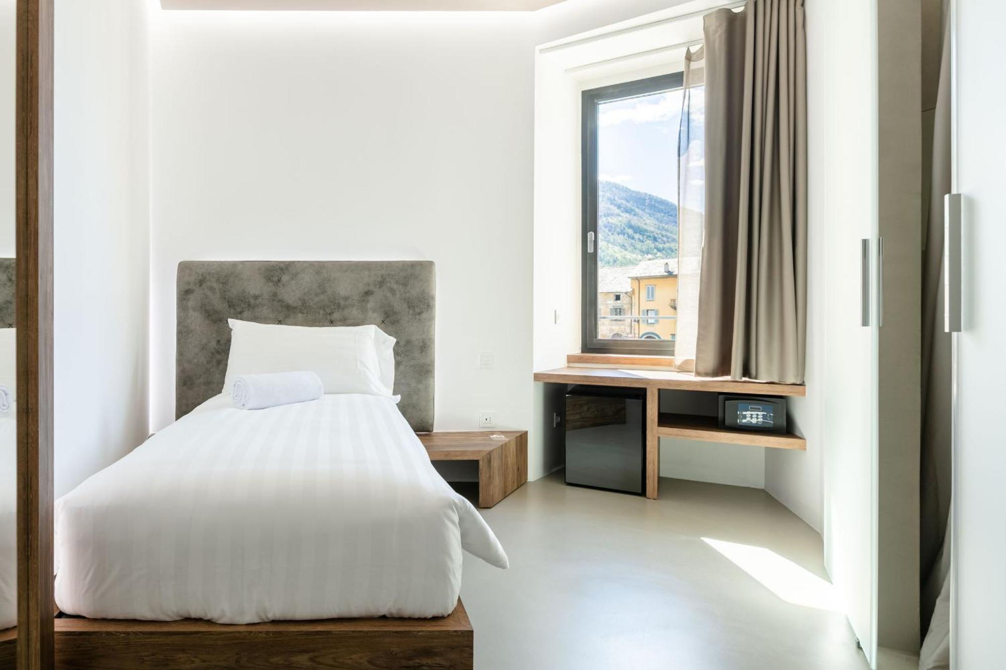 Domus Cavour Rooms&Suites Тирано Стая снимка